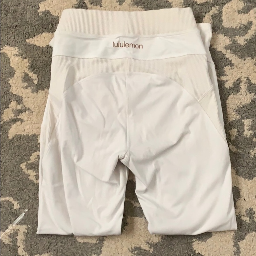 Lululemon white ribbed leggings size 4 length 25’